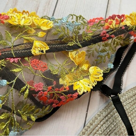 Victoria's Secret Multi Embroidery Garter  Lace Floral Pink Yellow Black Size XS - Picture 3 of 8